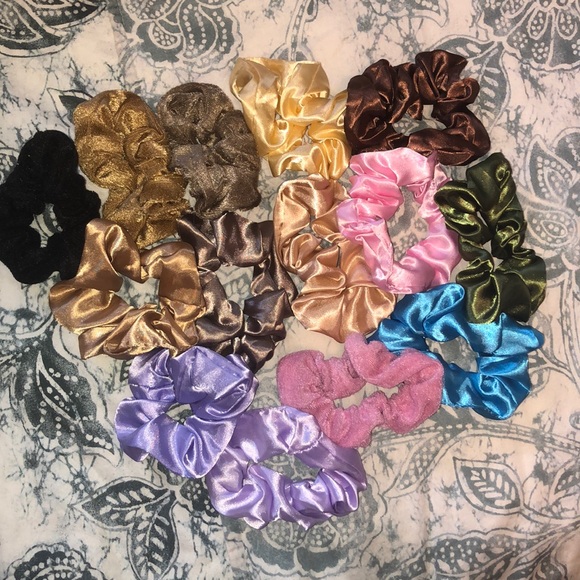 Brandy Melville Accessories - 14 scrunchies